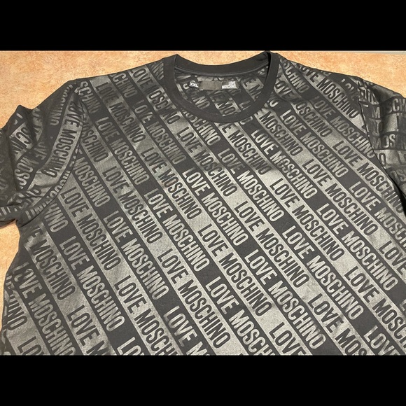 Moshino Tshirt - Picture 2 of 2